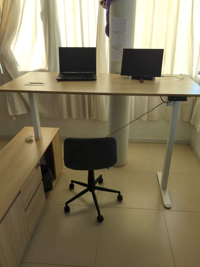 Electrical Adjustable Office Desk incl. Office Chair - 1 year old - 1 - Desks  on MauriCar