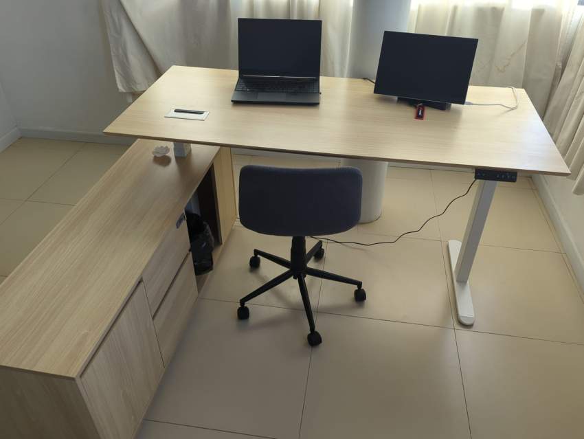 Electrical Adjustable Office Desk incl. Office Chair - 1 year old - 5 - Desks  on MauriCar