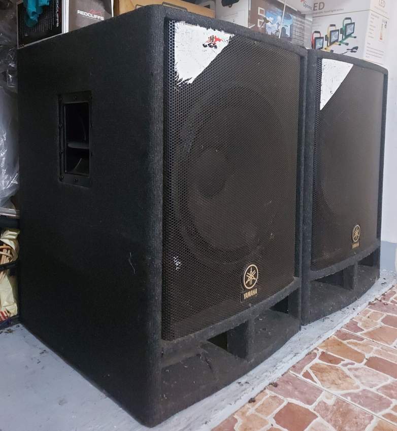 1 pair Yamaha passive subwoofers R118