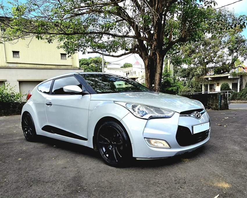 Hyundai Veloster-2015 - 2 - Family Cars  on Aster Vender