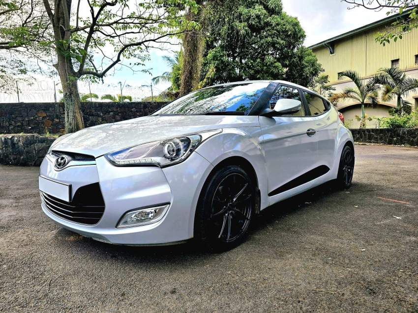 Hyundai Veloster-2015 - 6 - Family Cars  on Aster Vender