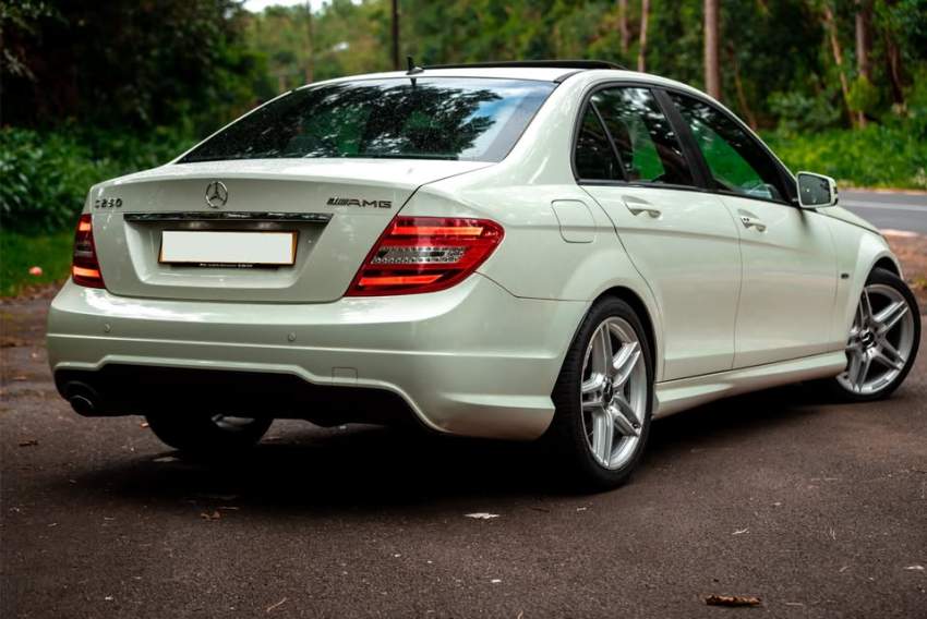 For Sale: Exclusive Mercedes-Benz C250 W204 AMG Line 2011 - 2 - Luxury Cars  on Aster Vender