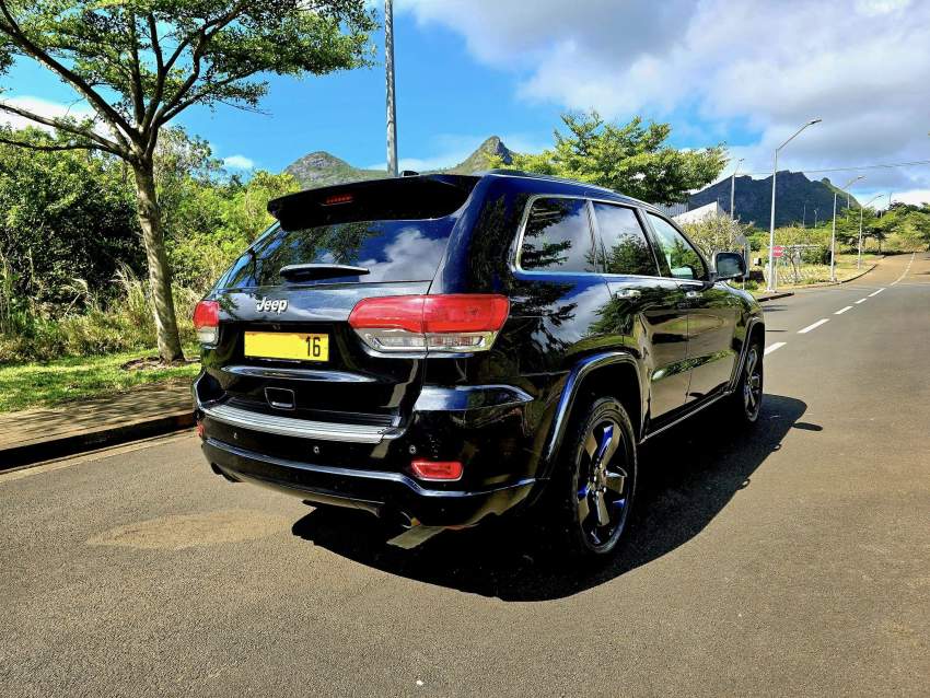 Jeep Grand Cherokee - 1941 Edition 2016 - 4 - SUV Cars  on Aster Vender