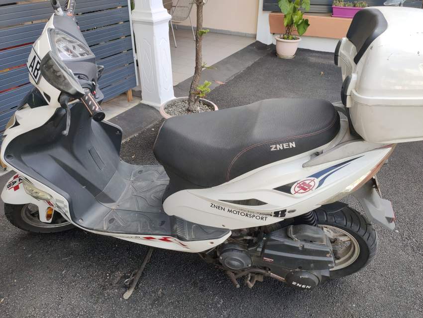 Scooter 125cc marque en blanc - 1 - Scooters (above 50cc)  on Aster Vender