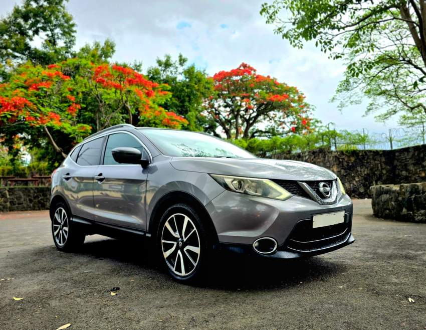 Nissan Qashqai Tekna 2016 - 2 - SUV Cars  on Aster Vender