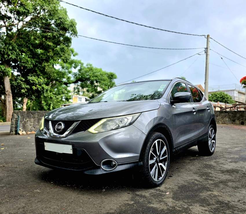 Nissan Qashqai Tekna 2016 - 1 - SUV Cars  on Aster Vender