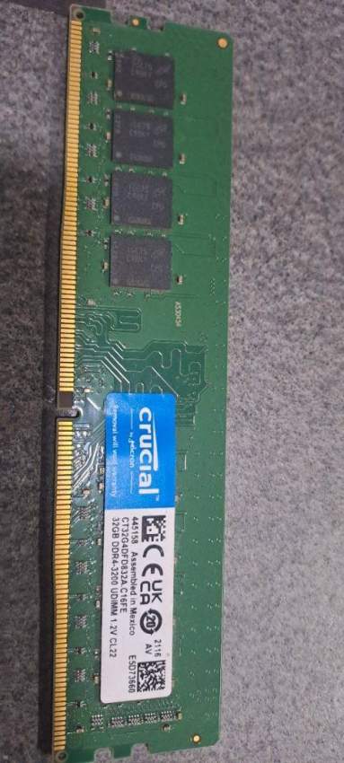 CRUCIAL 32GB DDR4 RAM