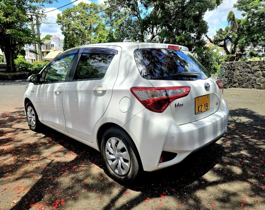 Toyota Vitz Hybrid - 2019 - 4 - Compact cars  on Aster Vender