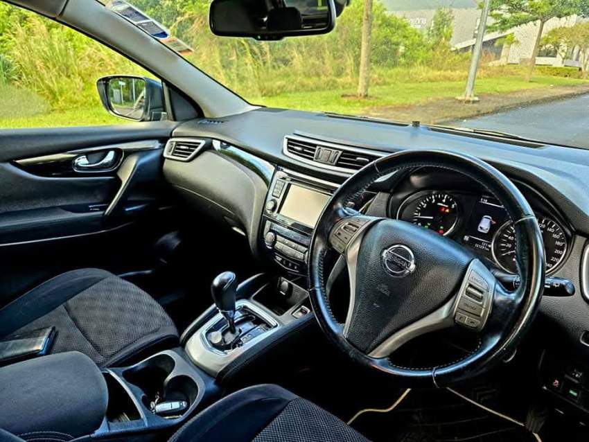 Nissan Qashqai -2015 - 7 - SUV Cars  on Aster Vender