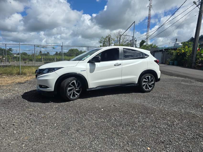 For Sale: Honda Vezel RS Hybrid 2016 - 2 - SUV Cars  on Aster Vender