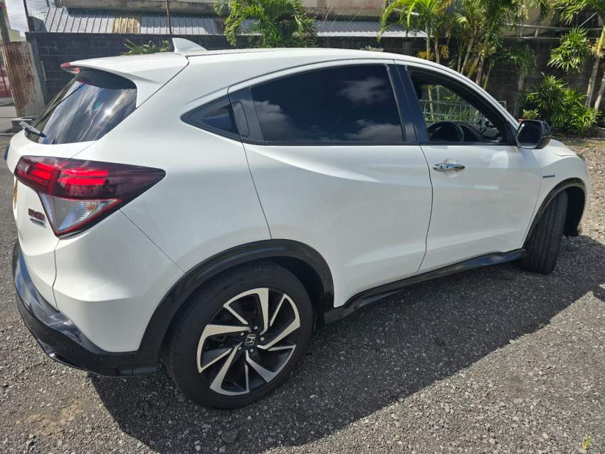 For Sale: Honda Vezel RS Hybrid 2016 - 3 - SUV Cars  on Aster Vender