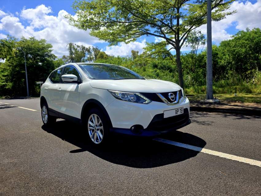 Nissan Qashqai 2018 - 2 - SUV Cars  on Aster Vender