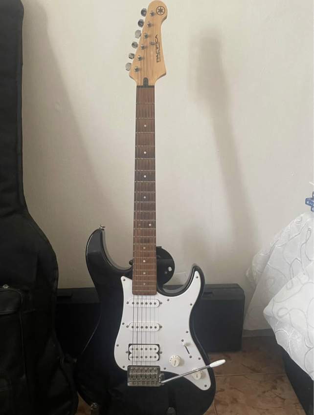 Yamaha Pacifica - 1 - Electric guitar  on Aster Vender