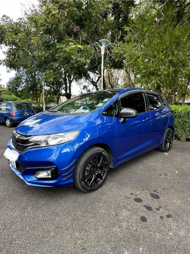 Honda Fit 2018 (Non-Hybrid) - 2 - Compact cars  on Aster Vender