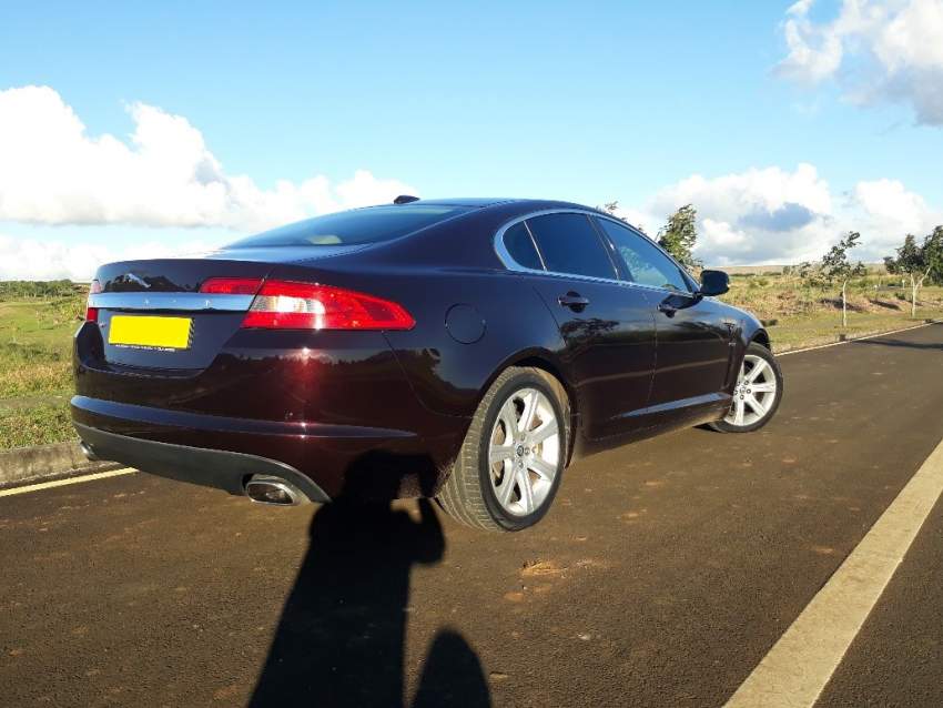 2010 Jaguar XF 2.0 - 3 - Luxury Cars  on Aster Vender