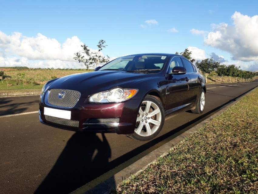 2010 Jaguar XF 2.0 - 2 - Luxury Cars  on Aster Vender