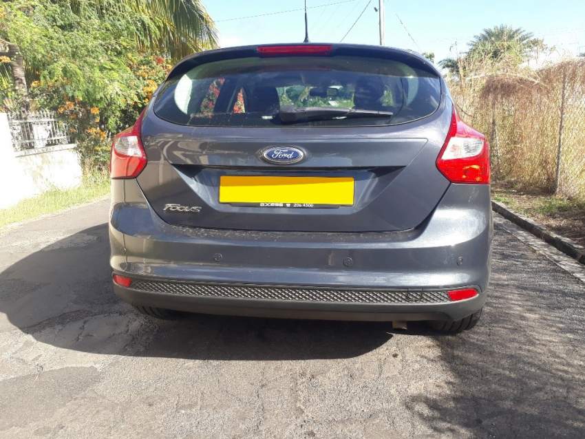 2015 Ford Focus 1.6 Titanium - 4 - Family Cars  on Aster Vender