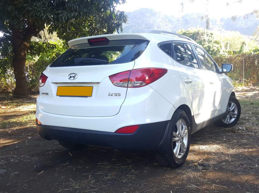 2011 Hyundai Ix35 - 5 - SUV Cars  on Aster Vender