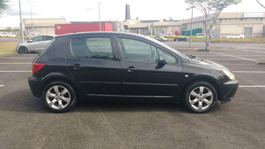 Peugeot 307 - 1 - Family Cars  on Aster Vender